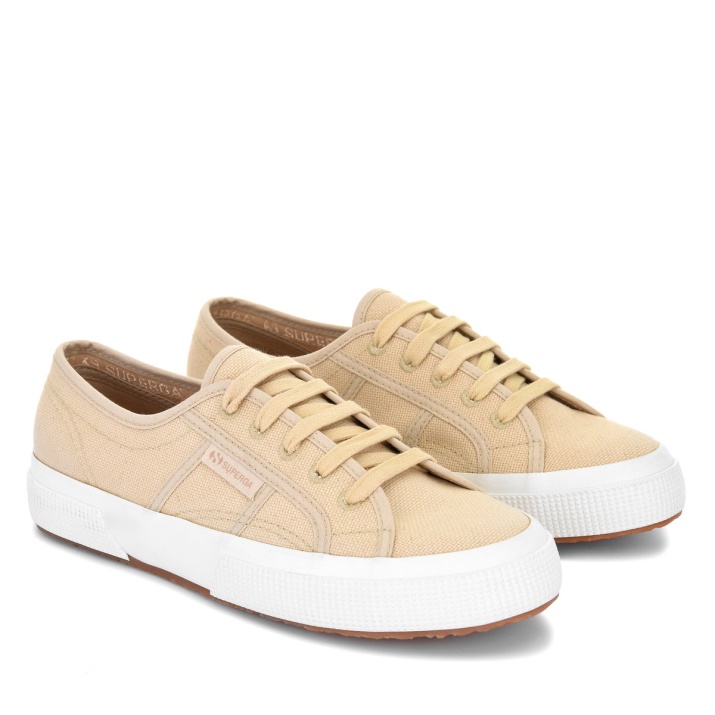 Superga 2750 Lona Orgánica Tinte Natural Eclipta Madagascar Almendra