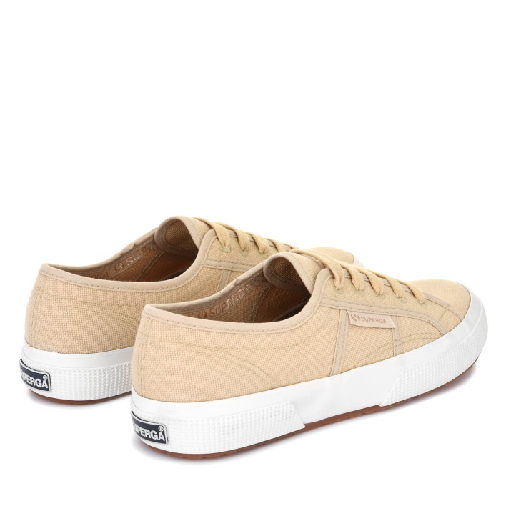 Superga 2750 Lona Orgánica Tinte Natural Eclipta Madagascar Almendra