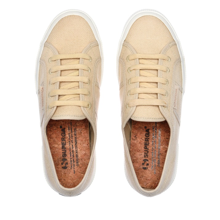 Superga 2750 Lona Orgánica Tinte Natural Eclipta Madagascar Almendra